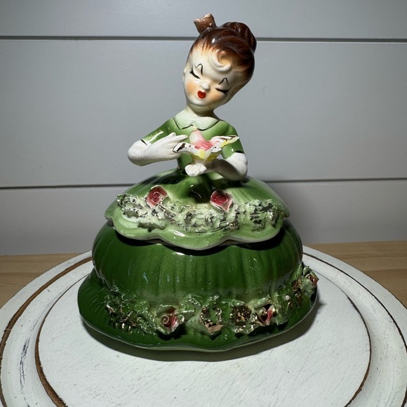 Vintage Ucagco Girl Belle Green Dress Trinket Box W/ Bird Flowers Orig Sticker - Picture 1 of 7